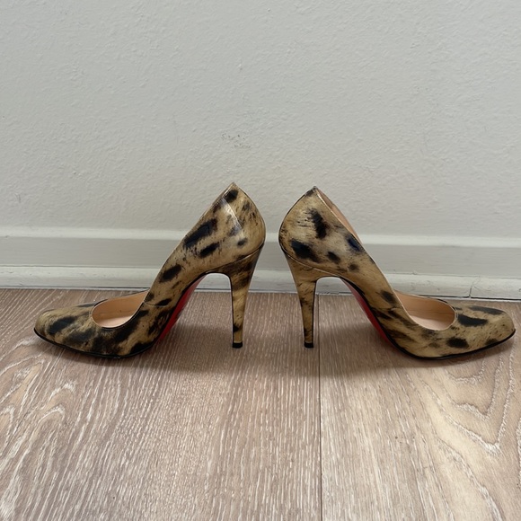 Christian Louboutin leopard patent pump heel 37.5 wsignature Christian Louboutin - Picture 4 of 7